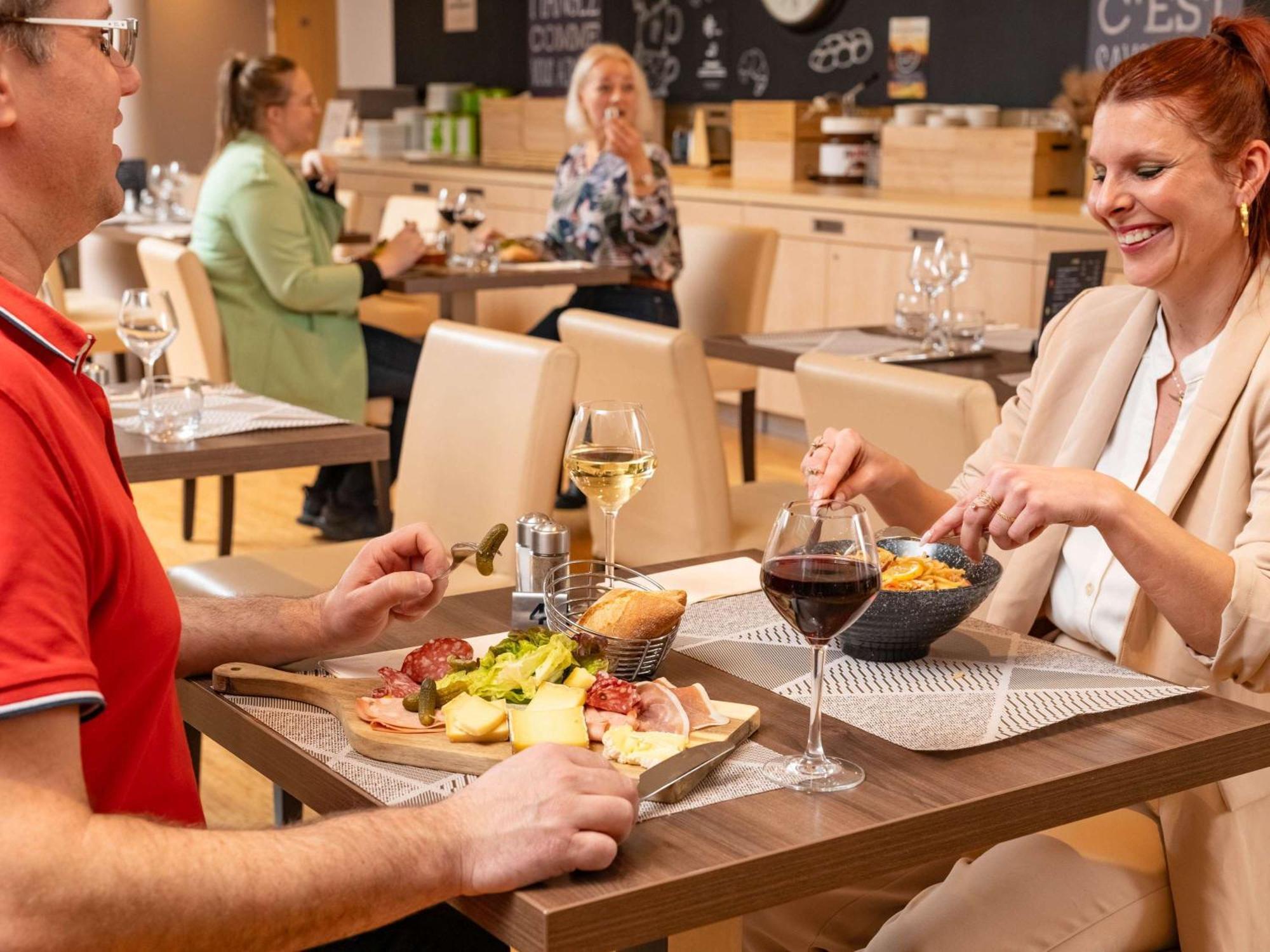 Ibis Lyon Est Chaponnay Otel Dış mekan fotoğraf